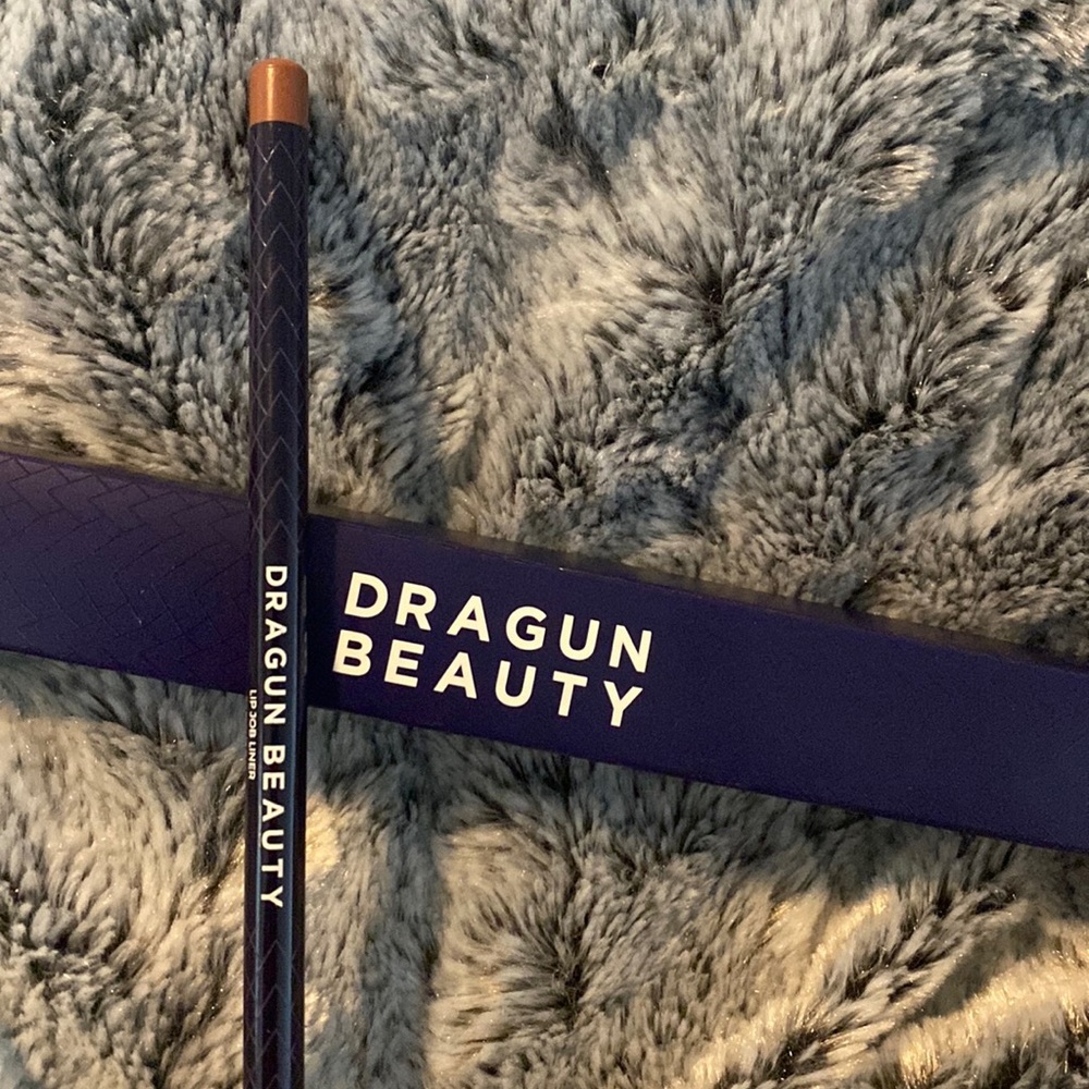 NIB - Dragun Beauty Lip Job Liner